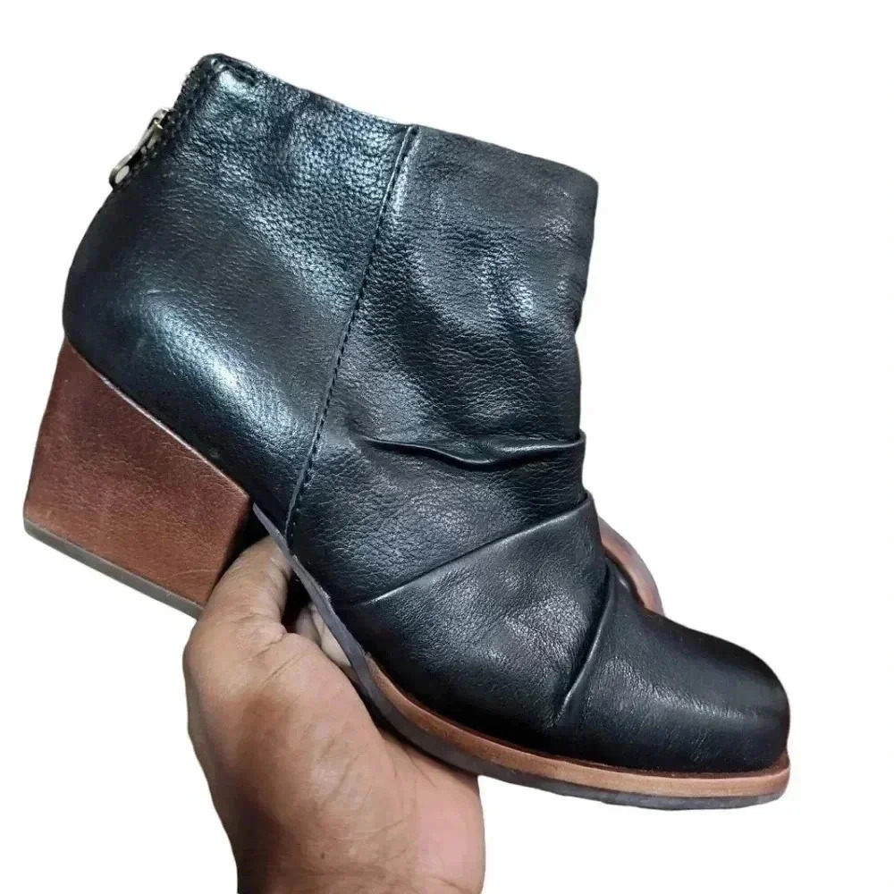 KORK- Ease Pebbled Chunky Heel leather ankle boots. Size 6.5